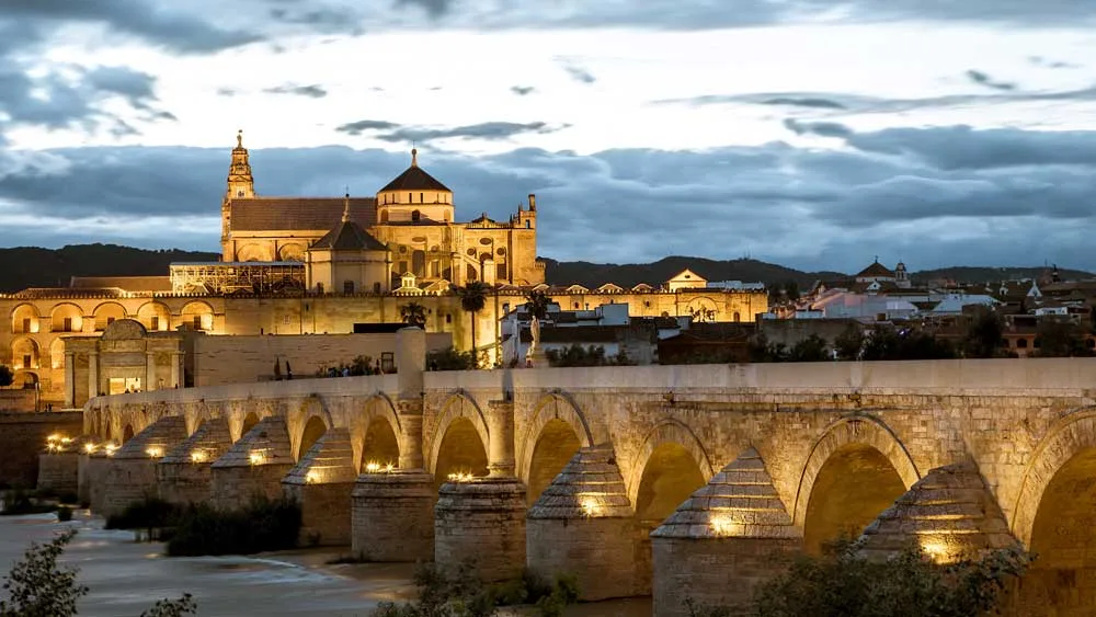 Mezquita de Córdoba y patios en una excursión por Andalucía