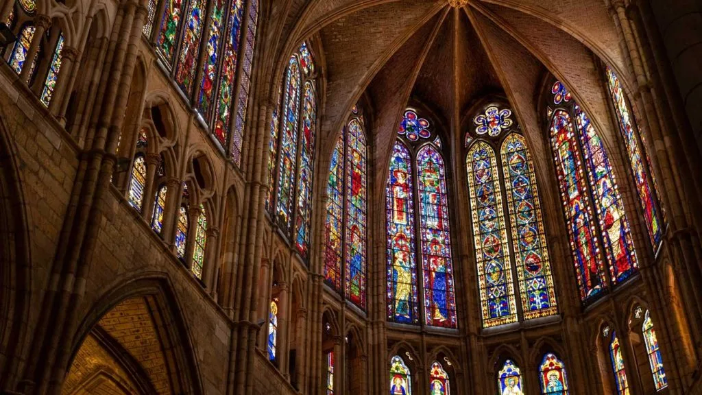 Catedral de León en un paquete de viaje a España todo incluido
