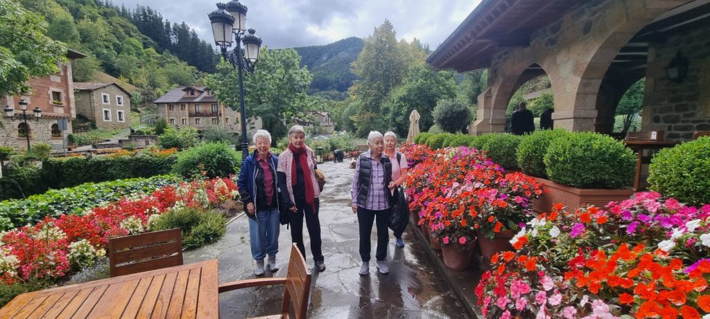 Viaje de 4 amigas mayores por el norte de España. La montaña asturiana