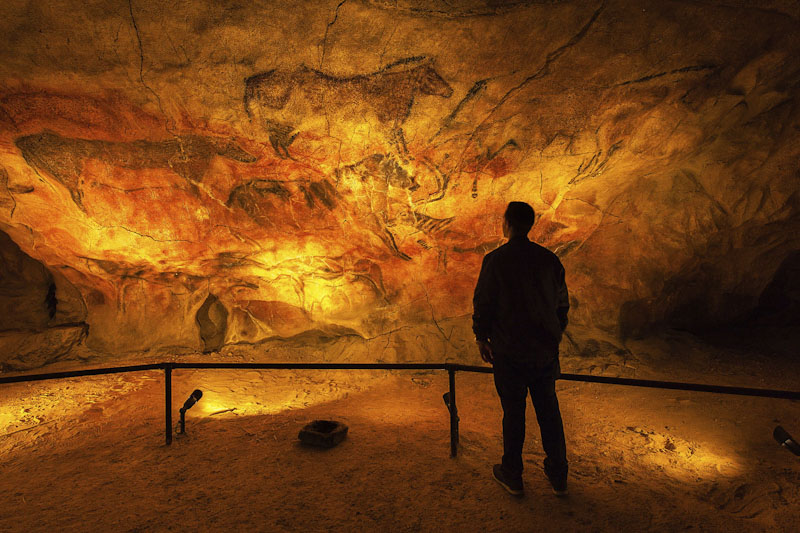 Cuevas de tito bustillo en Asturias