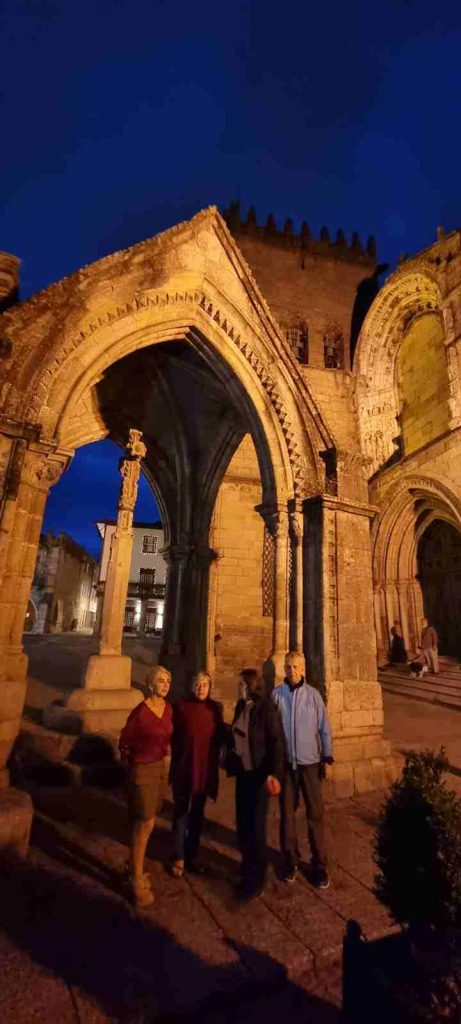 Calles medievales accesibles en Guimarães: historia tranquila para adultos mayores que viajan sin prisas