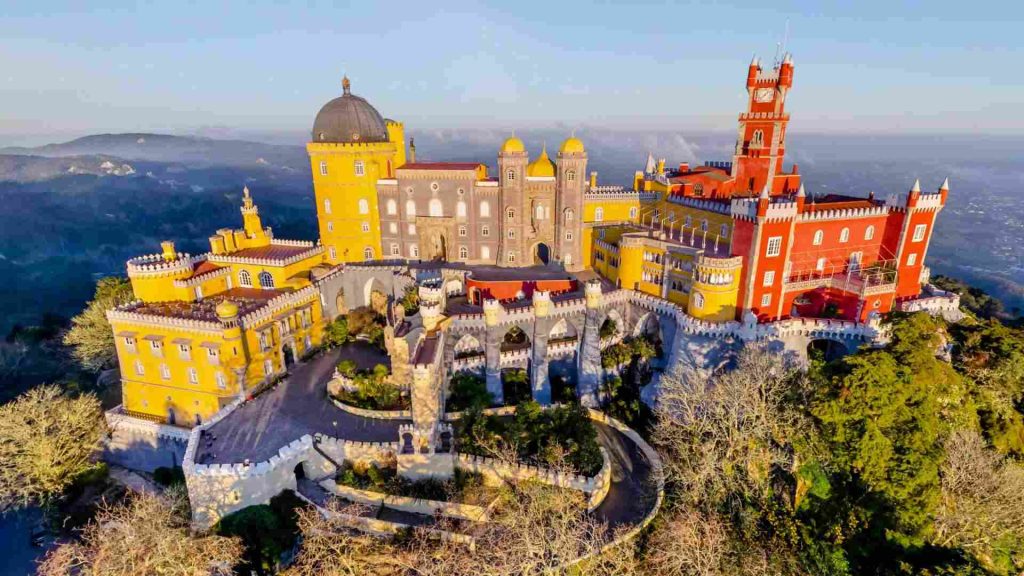 Palacio da Pena en Sintra. un viaje privado con acompañamiento para personas mayores 