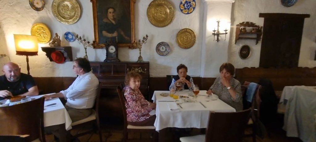 La gastronomia es una parte muy importante en los viajes para adultos mayores que diseño