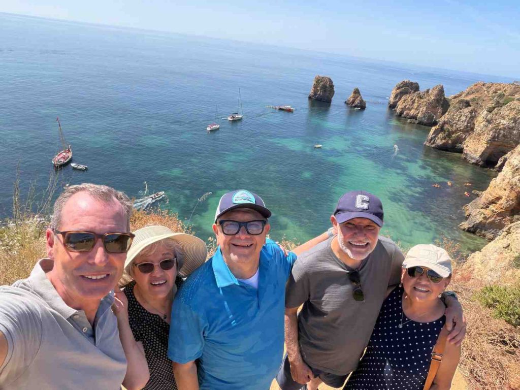 selfi-del-grupo-en-un-viaje-para-seniors-sin-prisa