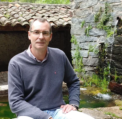 Juan Cabrillana en Patones de Arriba, Especialista en viajes organizados para adultos mayores de 75 años